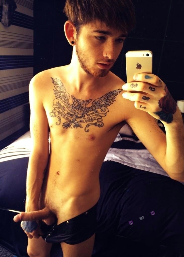 Horny 21 year old Gay Dude Private Pics